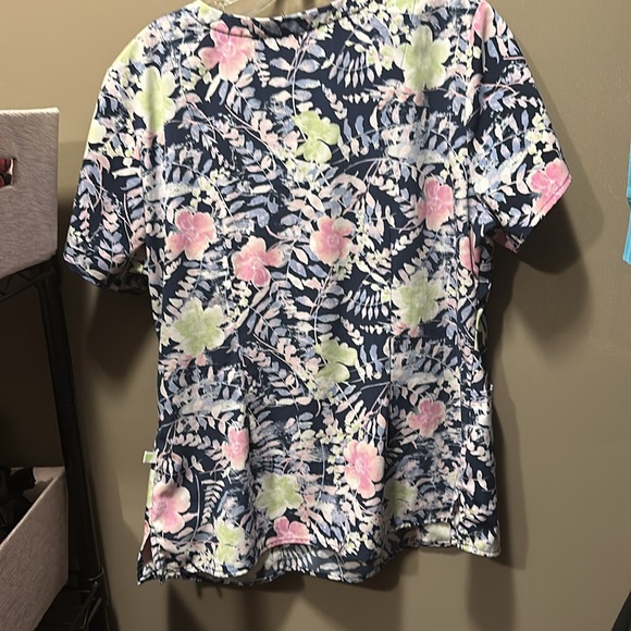 Healing Hands Premiere Scrub Top large - Picture 6 of 6